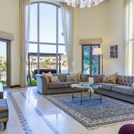 Chic 4Br Villa With Assistant Room And Private Pool On Palm Jumeirah By Deluxe Holiday Homes Dubai Dış mekan fotoğraf