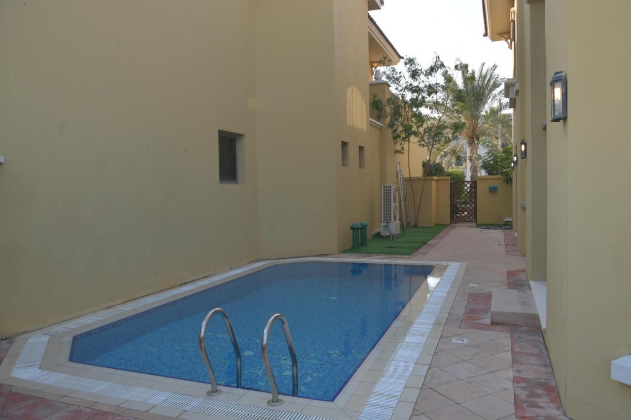 Chic 4Br Villa With Assistant Room And Private Pool On Palm Jumeirah By Deluxe Holiday Homes Dubai Dış mekan fotoğraf