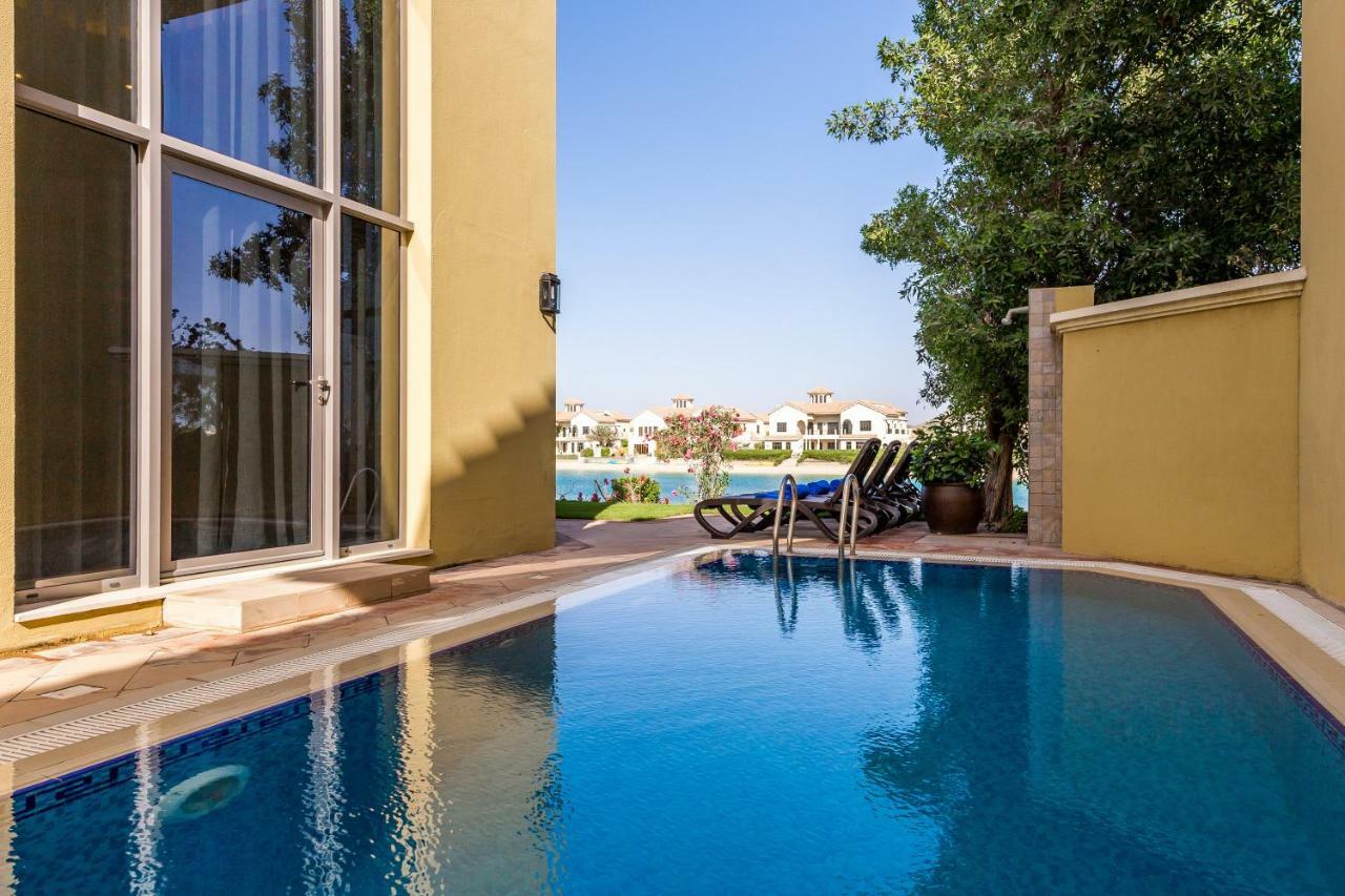 Chic 4Br Villa With Assistant Room And Private Pool On Palm Jumeirah By Deluxe Holiday Homes Dubai Dış mekan fotoğraf