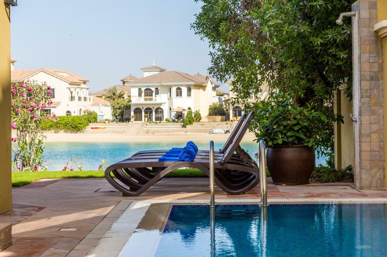 Chic 4Br Villa With Assistant Room And Private Pool On Palm Jumeirah By Deluxe Holiday Homes Dubai Dış mekan fotoğraf