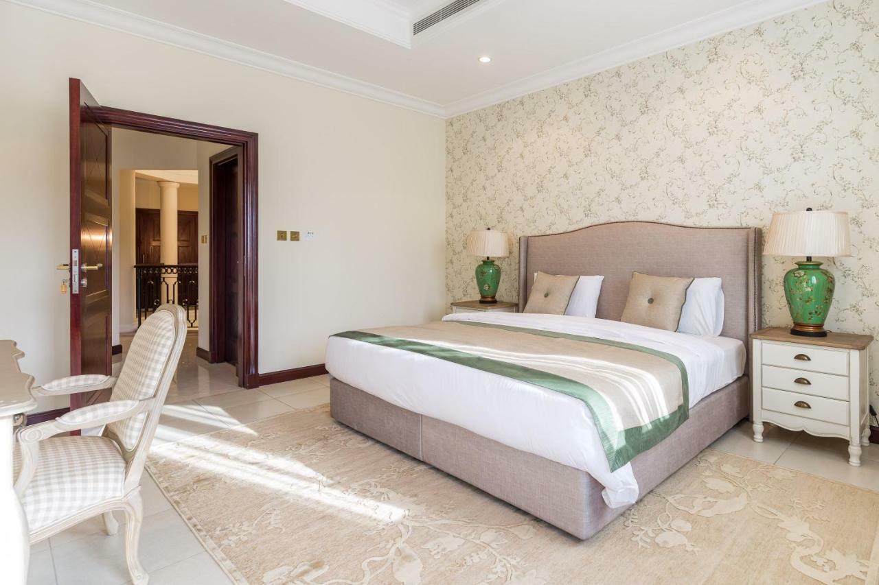 Chic 4Br Villa With Assistant Room And Private Pool On Palm Jumeirah By Deluxe Holiday Homes Dubai Dış mekan fotoğraf