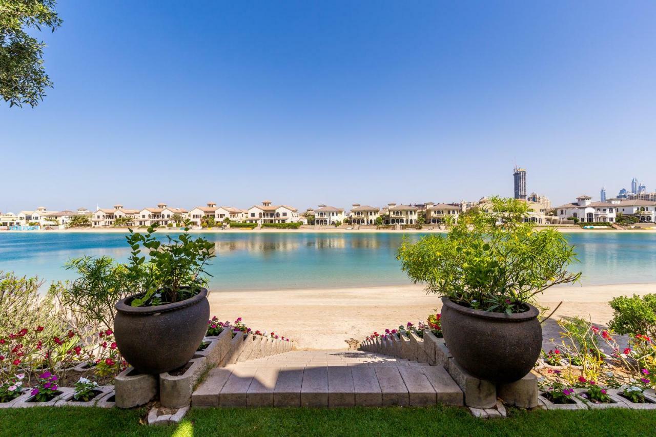 Chic 4Br Villa With Assistant Room And Private Pool On Palm Jumeirah By Deluxe Holiday Homes Dubai Dış mekan fotoğraf