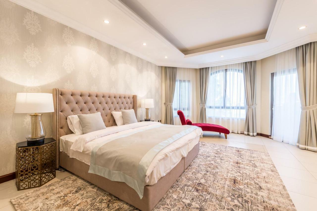 Chic 4Br Villa With Assistant Room And Private Pool On Palm Jumeirah By Deluxe Holiday Homes Dubai Dış mekan fotoğraf